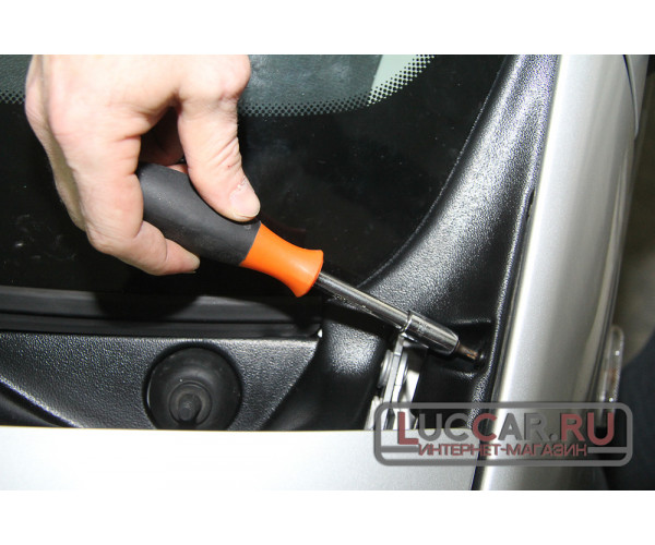 Накладка в проём стеклоочистителей (жабо без скотча) Renault Duster (2011 - 2021г.в.)