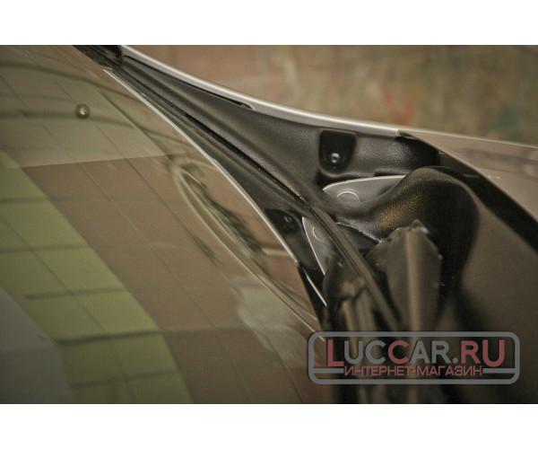 Накладка в проём стеклоочистителей (жабо без скотча) Renault Duster (2011 - 2021г.в.)