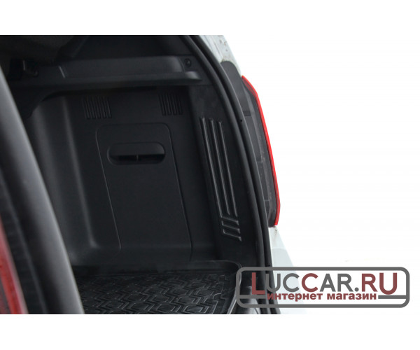 Внутренняя обшивка задних фонарей Renault Duster