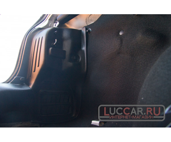 Внутренняя обшивка задних фонарей Renault Logan 2