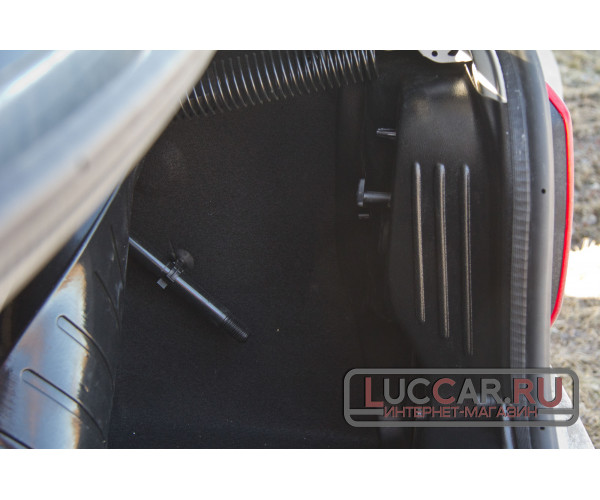 Внутренняя обшивка задних фонарей Renault Logan 2