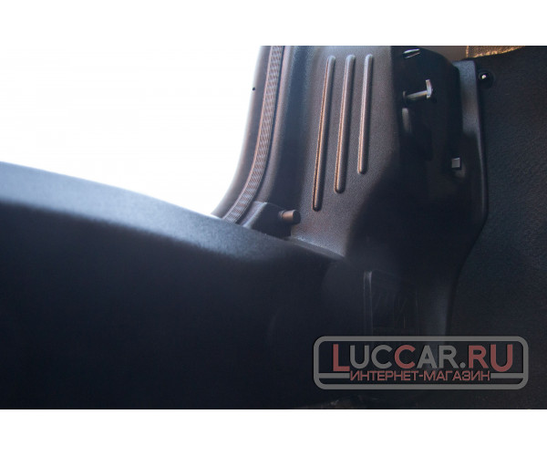 Внутренняя обшивка задних фонарей Renault Logan 2