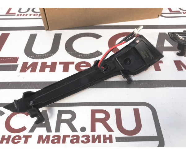 Повторители поворотников в зеркале заднего вида для Lada Granta FL - Бегающие