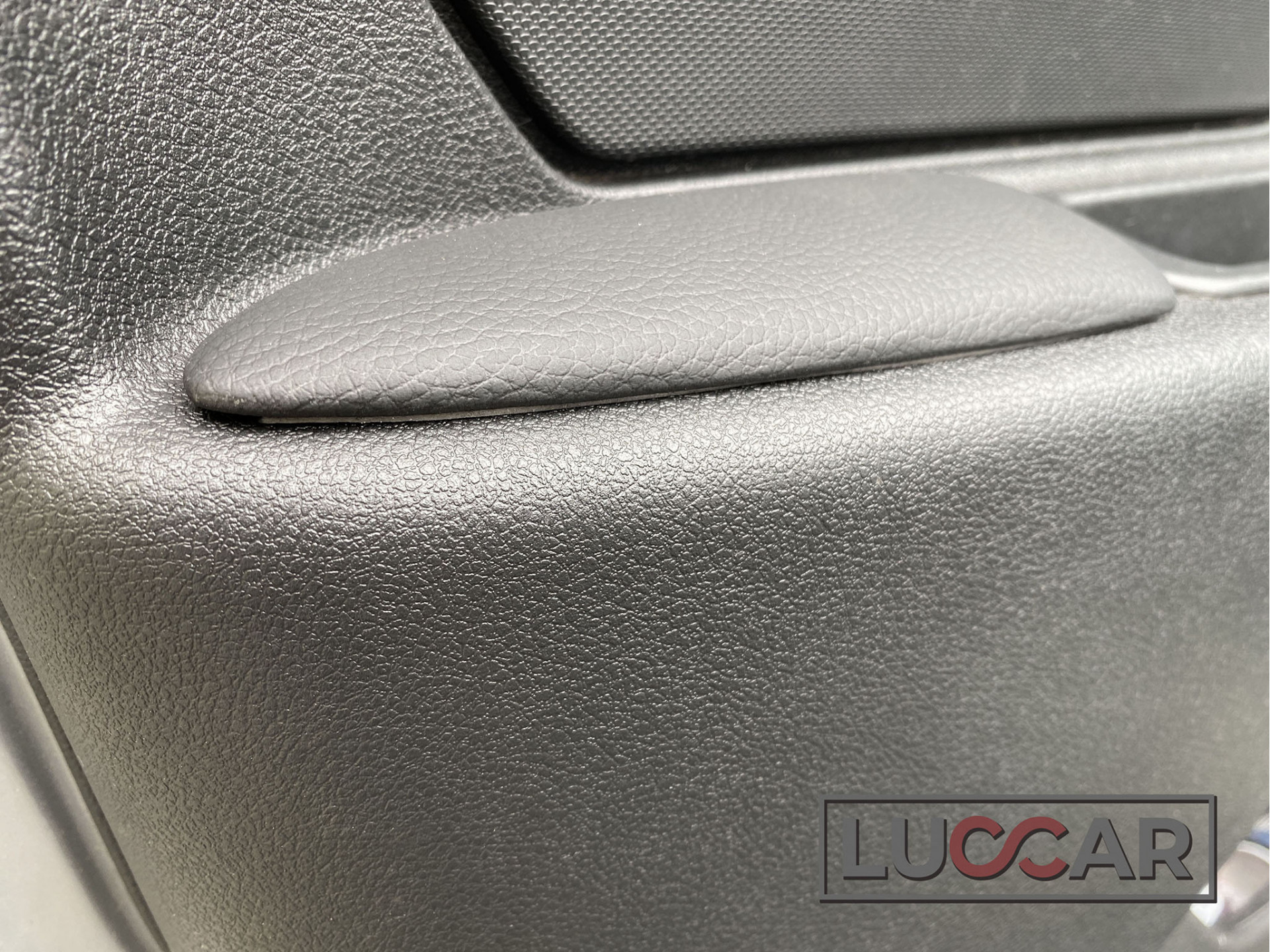 Подлокотник лада гранта фл