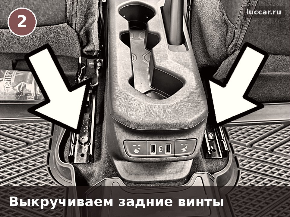 Выкручиваем задние винты крепления сидений Лада Искра